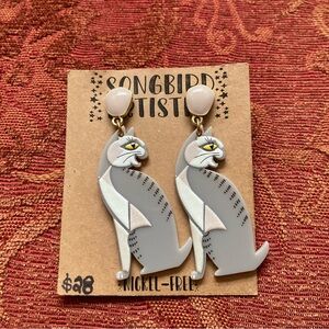 NWT acrylic artisan crafted gray tabby cat drop earrings pink stone dangly